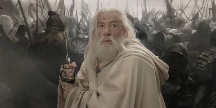 Ian McKellen apre ad un ritorno come Gandalf nella serie TV de Il Signore degli Anelli Ian McKellen è Gandalf in una scena de Il Signore degli Anelli