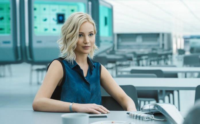 Una scena di Passengers con Jennifer Lawrence
