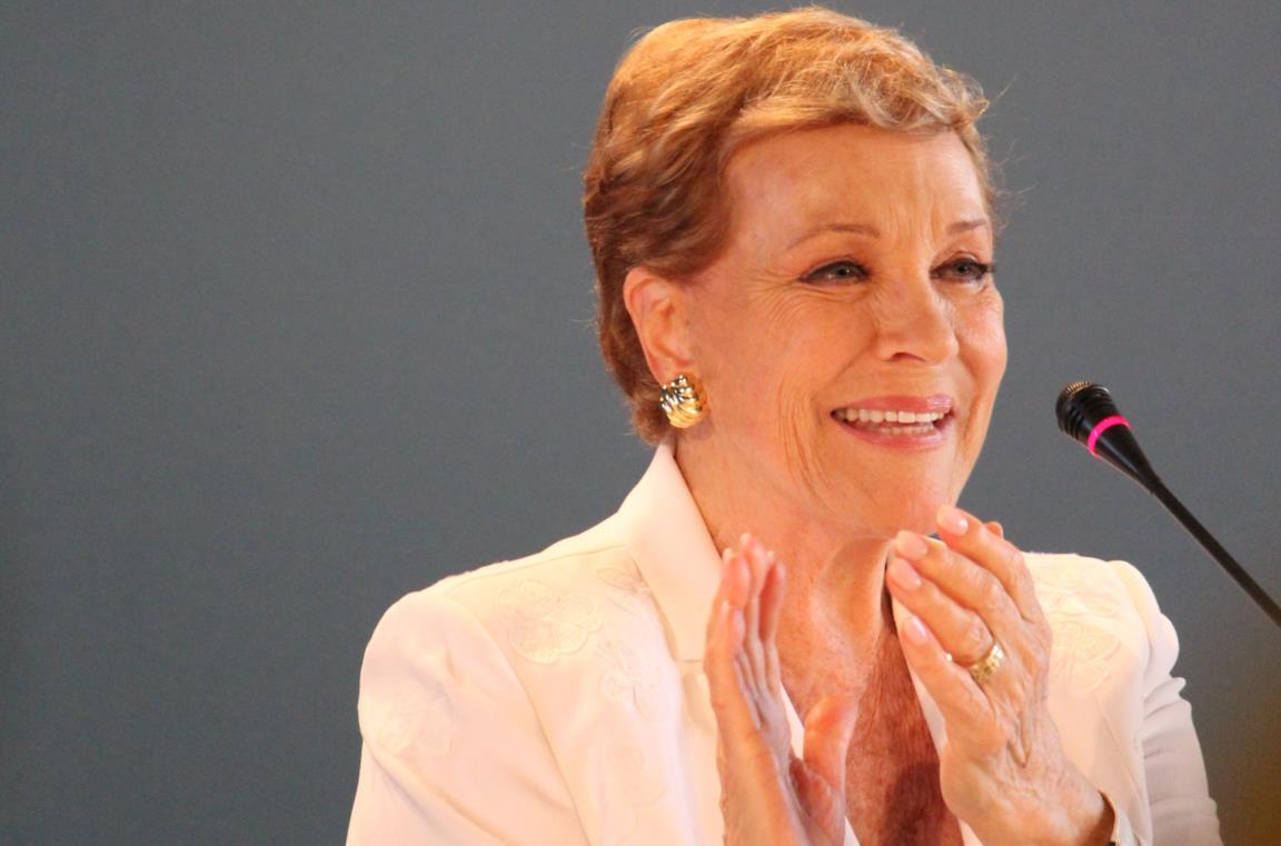 Julie Andrews sorridente a Venezia 76
