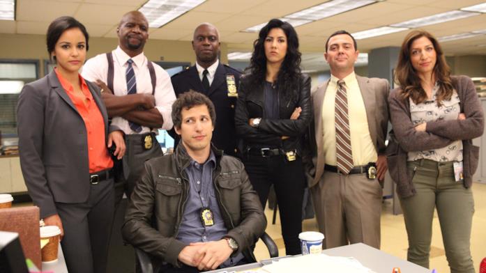 Il cast della prima stagione di Brooklyn Nine-Nine Gli attori di Brooklyn Nine-Nine all'interno del fittizio dipartimento di polizia