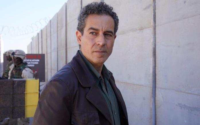 Baghdad Central, la nuova serie a gennaio su Sky: ecco di cosa parla Waleed Zuaiter in una scena della serie Baghdad Central