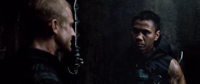 Pandorum - L'universo parallelo, la spiegazione del film (che non è legato a Elysium) Ben Foster e Cung Le in una scena del film Pandorum - L'universo parallelo