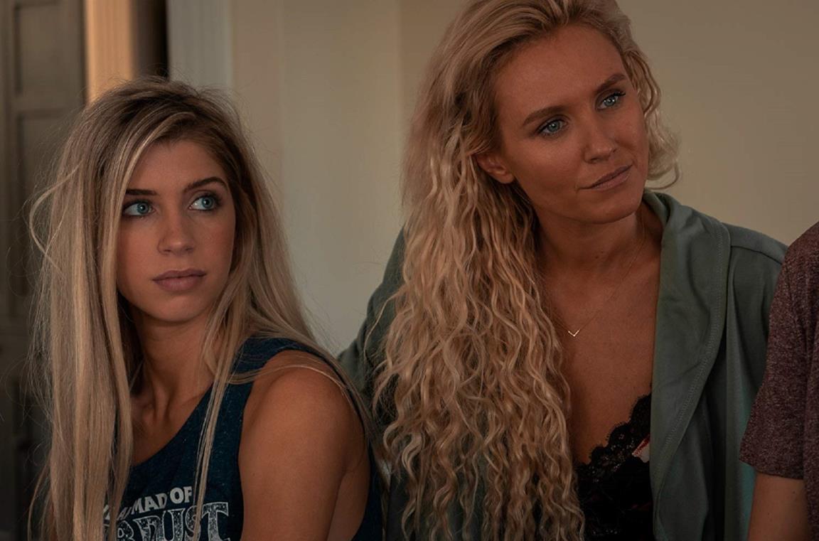 Alexandria DeBerry e Nicky Whelan in una scena del film Due donne e un segreto