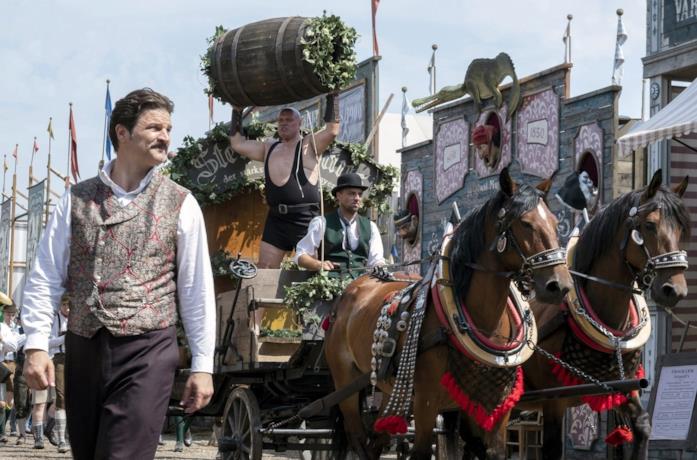 Mišel Matičević in una scena della serie Oktoberfest: birra e sangue