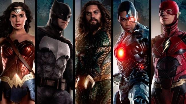 Batman, Wonder Woman, Aquaman, Flash e Cyborg dal film Justice League