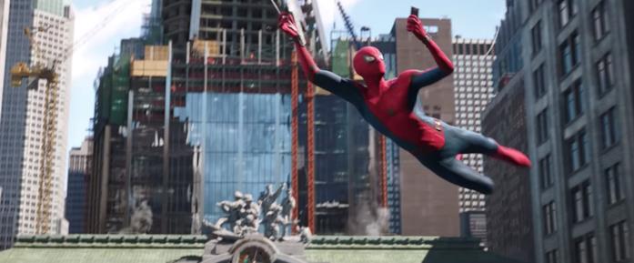 La Stark Suit tra i costumi che Peter indosserà in Spider-Man: Far From Home Spider-Man in una scena di Spider-Man: Far From Home