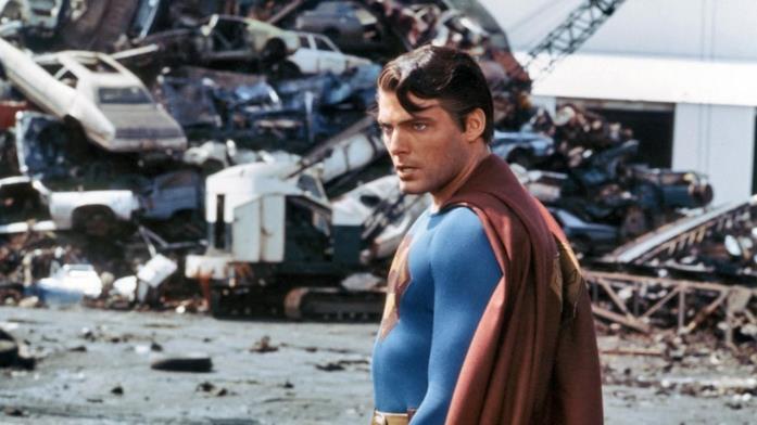 Christopher Reeve in una scena di Superman III Una scena tratta da Superman III