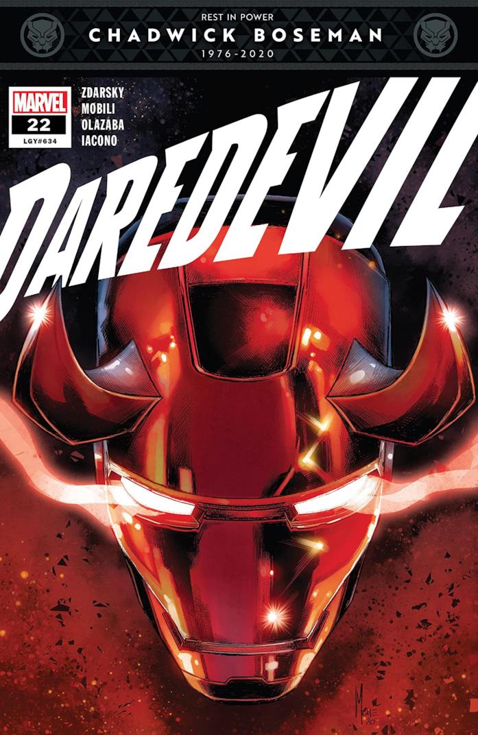 Daredevil con omaggio a Chadwick Boseman La cover di Daredevil con la fascetta che omaggia Boseman
