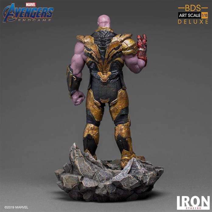 La statua di Thanos di Iron Studios - il retro La statua di Thanos di Iron Studios - figura intera