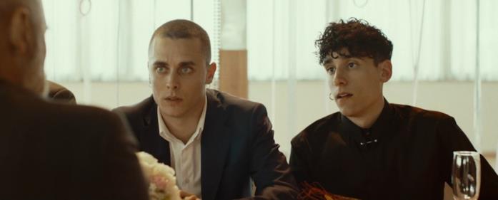 La terra dell'abbastanza: trama e finale del film di Damiano e Fabio D'Innocenzo Matteo Olivetti e Andrea Carpenzano in una scena del film La terra dell'abbastanza