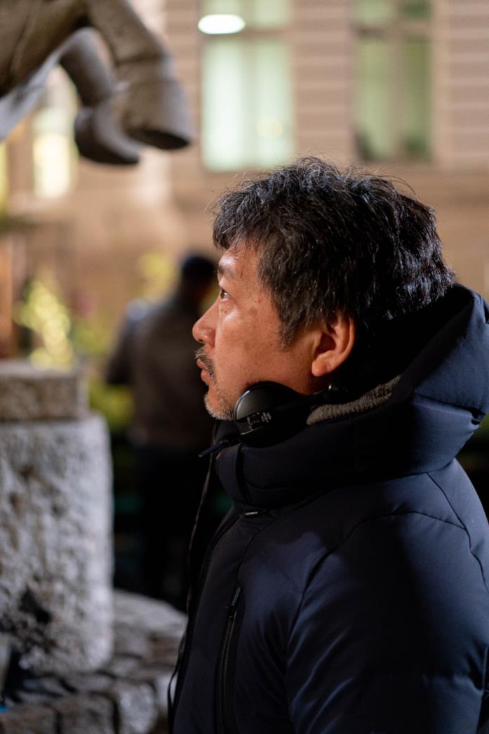 Hirokazu Kore-eda Il regista Hirokazu Kore-eda sul set
