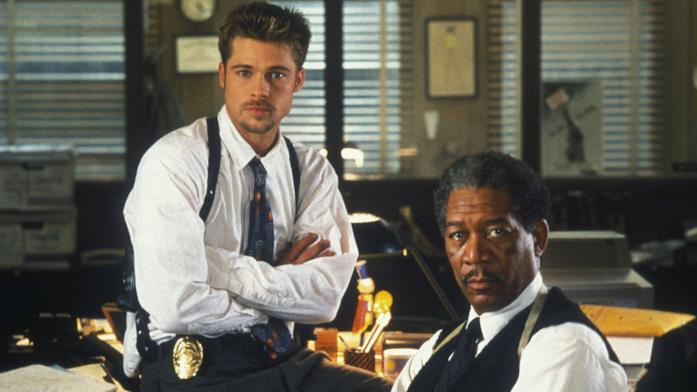 Seven, il cult poliziesco di Fincher Brad Pitt e Morgan Freeman sul set di Seven