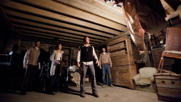 The Conjuring, la lievitazione è il momento clou dell'esorcismo La lievitazione della posseduta in una scena finale di The Conjuring