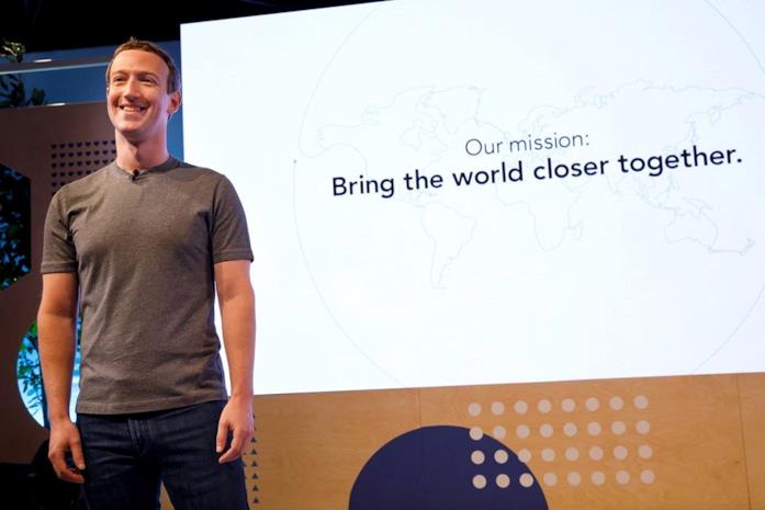 In primo piano Mark Zuckerberg, fondatore di Facebook