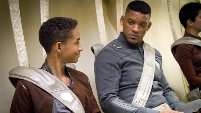 Kitai e Cypher in una scena di After Earth Una scena tratta da After Earth, film del 2013