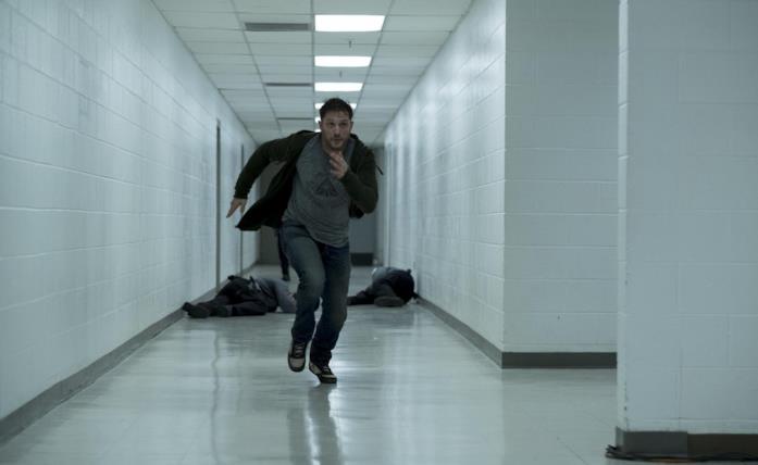 Venom, arriva al cinema il film con Tom Hardy Tom Hardy in una scena del film