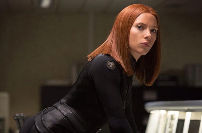 Black Widow in una scena del film