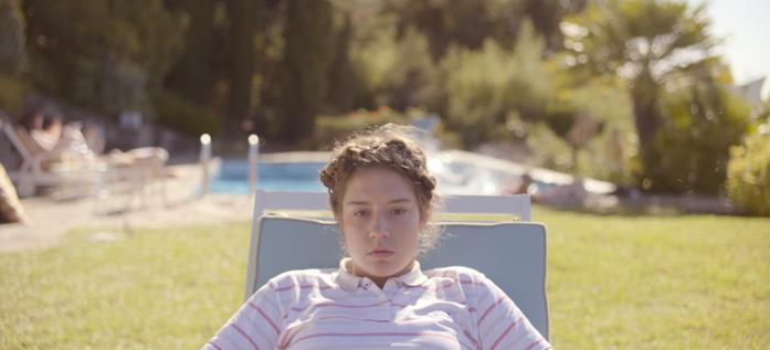 Adèle Exarchopoulos Adèle Exarchopoulos su una sdraio