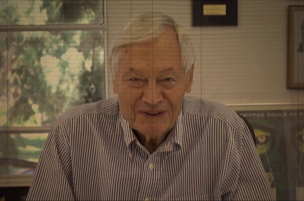 Un primo piano di Roger Corman