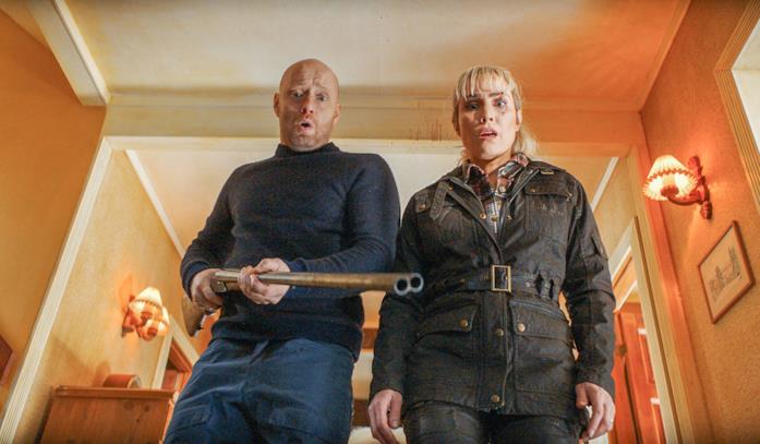 The Trip: 10 curiosità sulla splatter dark comedy norvegese di Netflix Aksel Hennie e Noomi Rapace in una scena del film The Trip