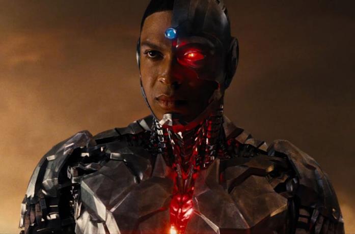 Ray Fisher nei panni di Cyborg