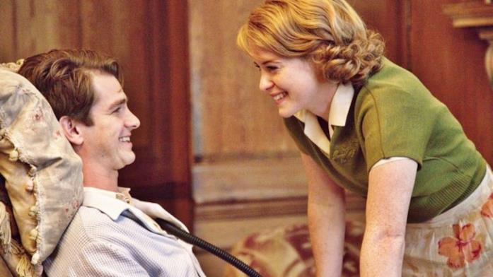 Ogni tuo respiro: tutto quello che c'è da sapere Andrew Garfield e Claire Foy in Ogni tuo respiro