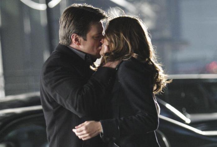 Castle: bacio tra Castle e Beckett Castle e Beckett si baciano