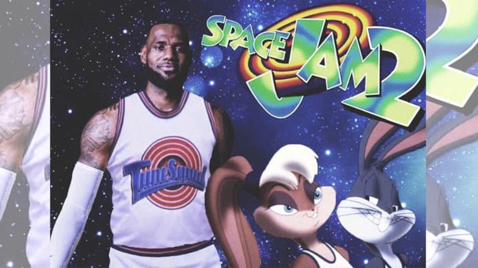 LeBron James in campo con i Looney Tunes