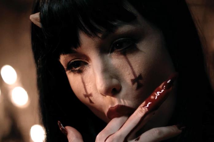 Verotika, il folle trailer dell'horror diretto da Glenn Danzig Una scena del film Verotika di Glenn Danzig