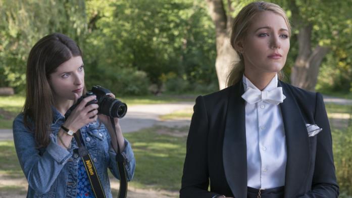 Anna Kendrick e Blake Lively Stephanie prova a fotografare Emily al parco