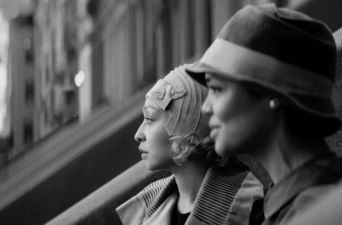 Ruth Negga e Tessa Thompson in una scena del film Due donne - Passing