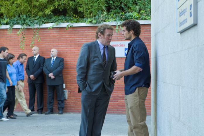 La fredda luce del giorno: trama e finale del thriller con Henry Cavill Colm Meaney e Henry Cavill in una scena del film La fredda luce del giorno