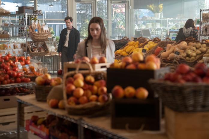 You: le prime immagini della seconda stagione diramate da Netflix You 2, scena con Joe e Love