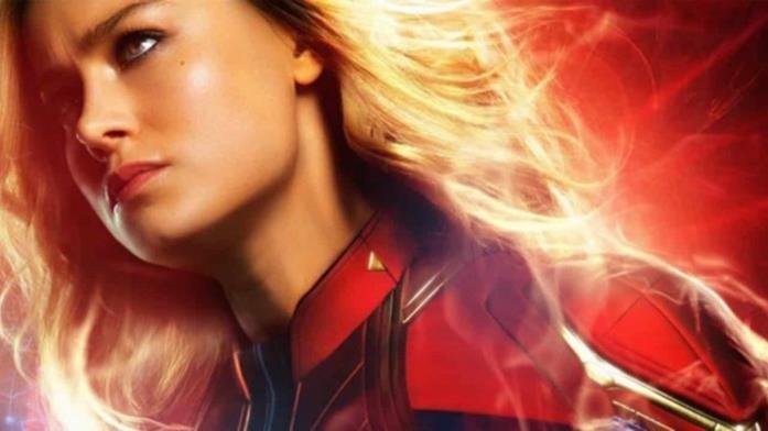 Un primo piano di Brie Larson nei panni di Captain Marvel nel poster del film