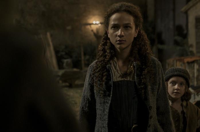 Antonia Fotaras in una scena della serie Luna Nera