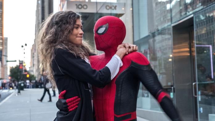 Tom Holland sta imparando finalmente a non spoilerare? tom holland e zendaya nel finale di spider-man far from home