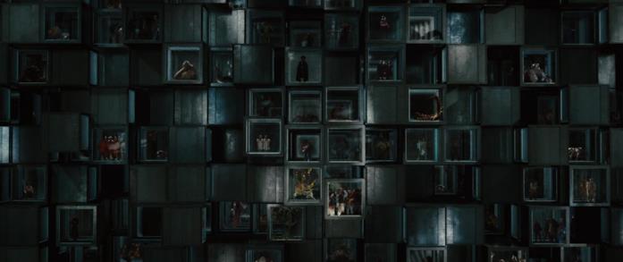 Il terribile cubo che contiene tutti i mostri del film Le decine di mostri del film