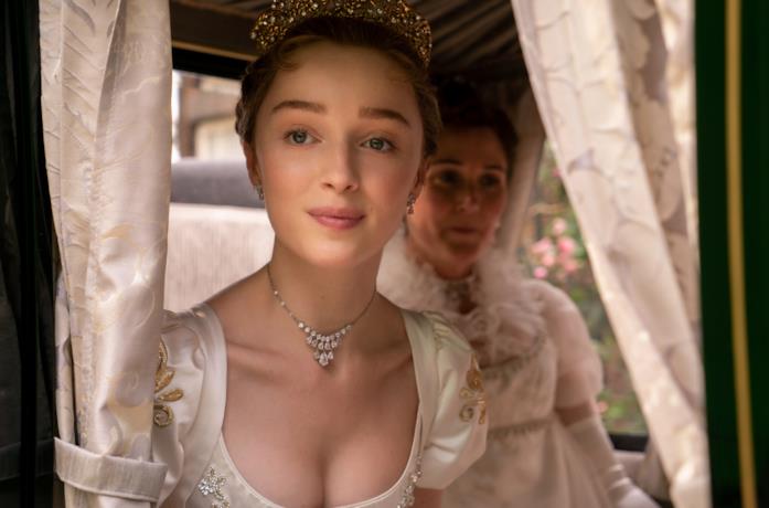 La protagonista Daphne interpretata da Phoebe Dynevor