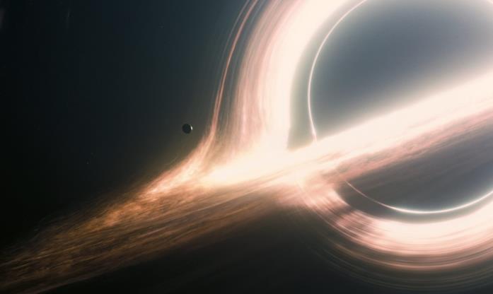 Una scena del film Interstellar Il buco nero del film Interstellar