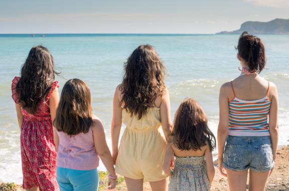 Le sorelle Macaluso da adolescenti