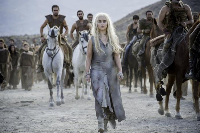 Daenerys Targaryen viene portata a Vaes Dothrak La Madre dei Draghi raggiunge le dosh khaleen a Vaes Dothrak