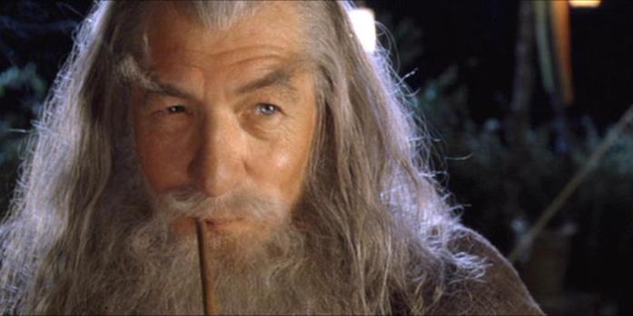 Gandalf è uno dei maghi più potenti Gandalf è spesso avvicinato a Merlino