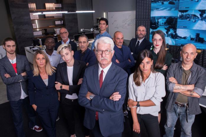 Alfredo Mantici e il team di cacciatori Alfredo Mantici e il team di cacciatori sulle tracce di Totti, Fedez e degli altri concorrenti