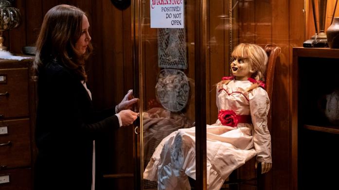 Annabelle 3 scena con Vera Farmiga Scena di Annabelle 3