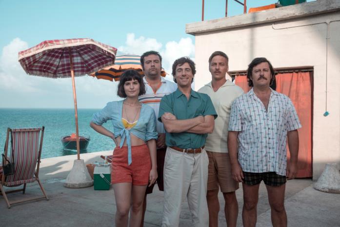 Elio Germano e il cast de L'incredibile storia dell'Isola delle Rose