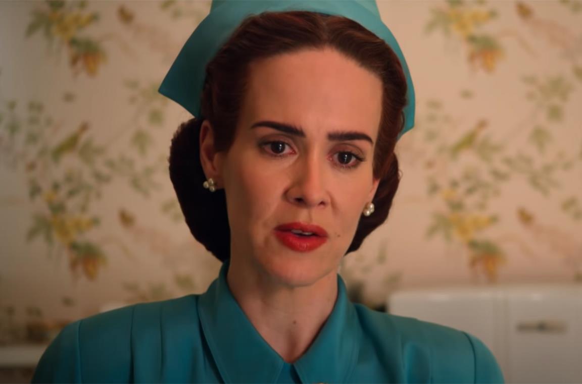 Sarah Paulson in una scena della serie Ratched di Netflix