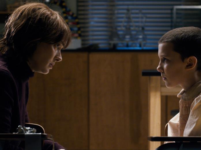 Winona Ryder e Millie Bobby Brown, rispettivamente Joyce Byers ed Eleven di Stranger Things Eleven e Joyce Byers di Stranger Things