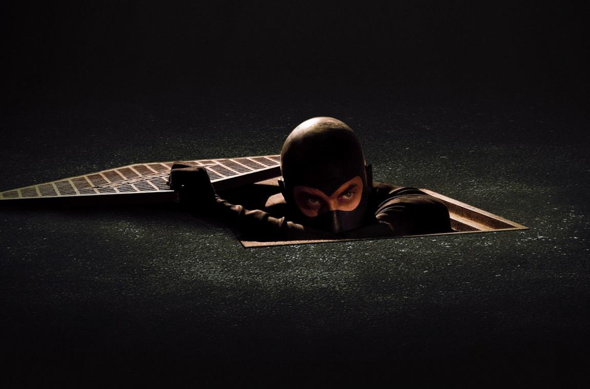 Luca Marinelli è Diabolik, nel primo teaser poster