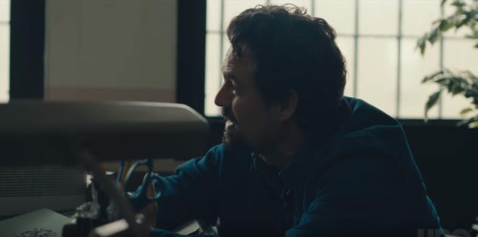 I know this much is true, una scena tratta dal trailer ufficiale Dominick difende il fratello in una scena del trailer di I know this much is true