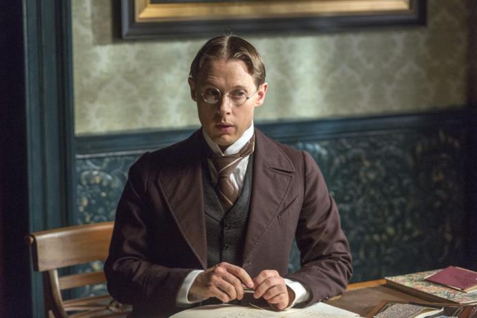 Dark Universe di Universal, ecco quali sono i nuovi film in arrivo Samuel Barnett in una scena della serie TV Penny Dreadful